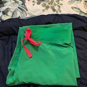 Figs Women’s Safety Green Livingston Free-X Basic Scrub Pants (small)